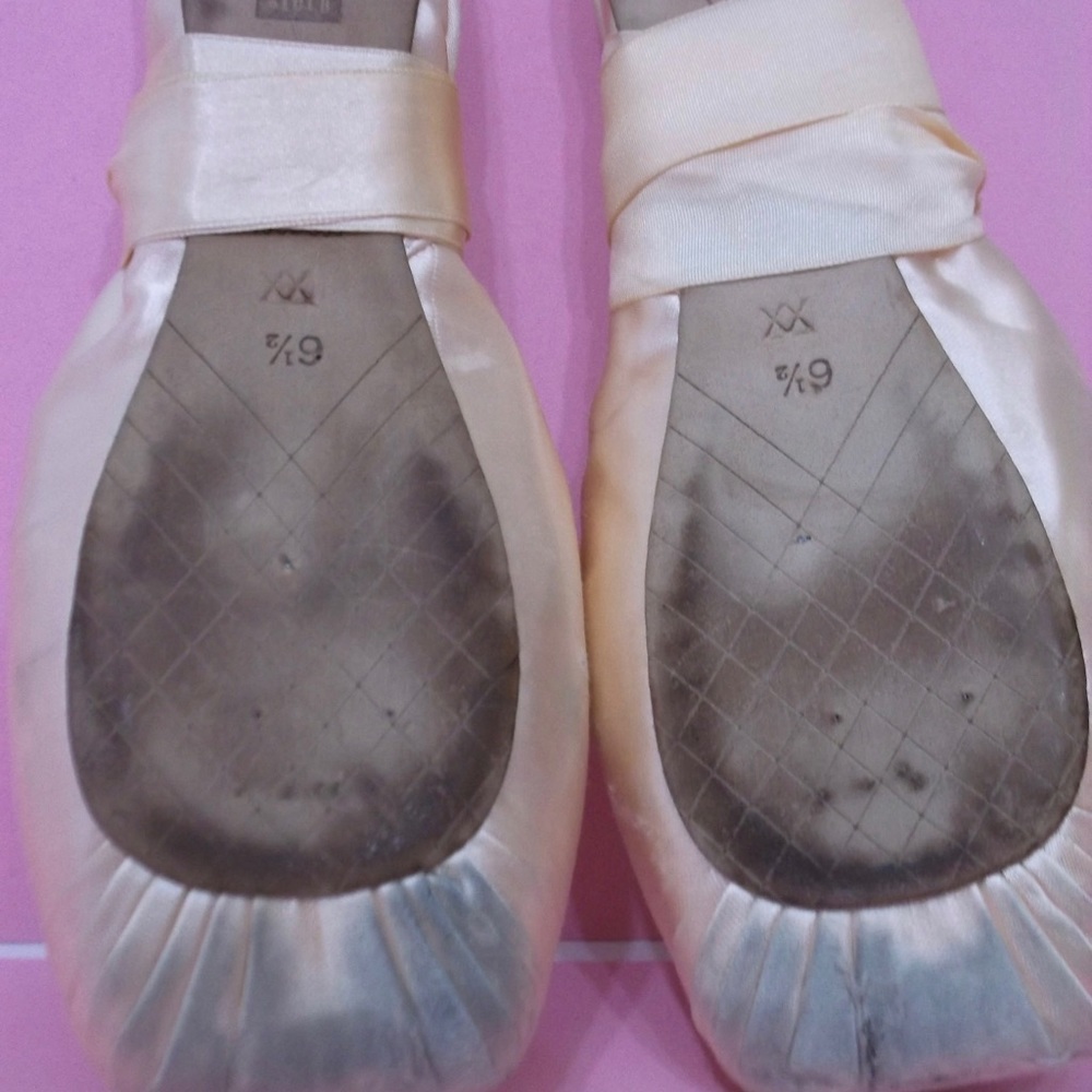 Capezio® Aria Ballet Pointe Shoes Sz 6 1/2 - Picture 3 of 8